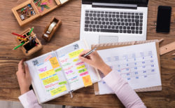 机の上は、会社の未来