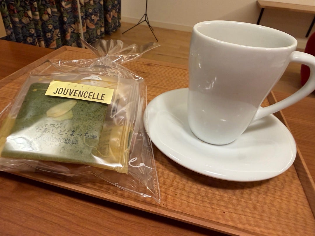 抹茶のお菓子とコーヒー